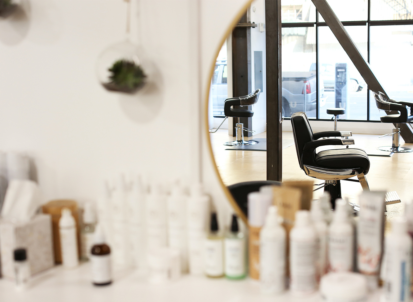 salon de coiffure arles-coupe de cheveux saint martin de crau-coloration de cheveux fontvieille-soins pour cheveux saint etienne du gres-coiffure raphele les arles-coiffeuse moules